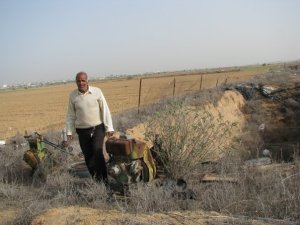 Farmer with rusty motors Farmer with rusty motors